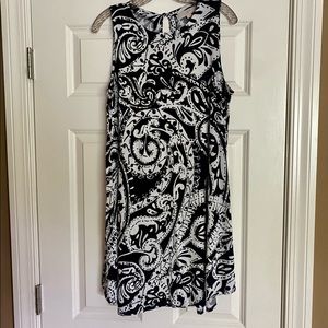LOFT- sleeveless black and white swing dress- size LP
